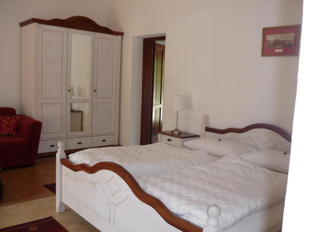 Oereg Malom Hotel Csepreg Номер фото